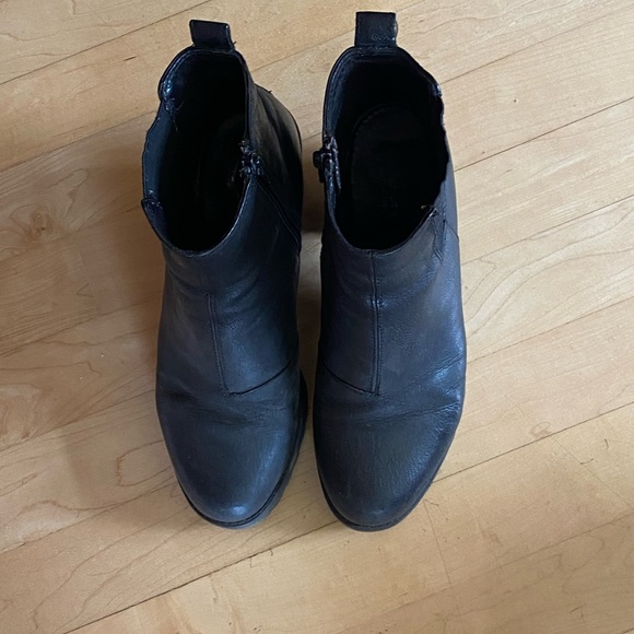 Vegabond Grace Chelsea Bootie - Picture 4 of 10